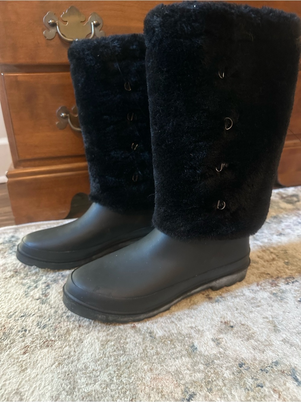 Rain boots w/ faux fur